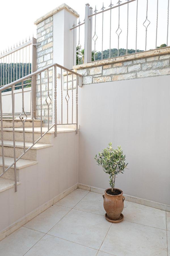 Kalavria Luxury Suites, Afroditi Suite With Magnificent Sea View And Private Swimming Pool. Poros Town Exterior photo